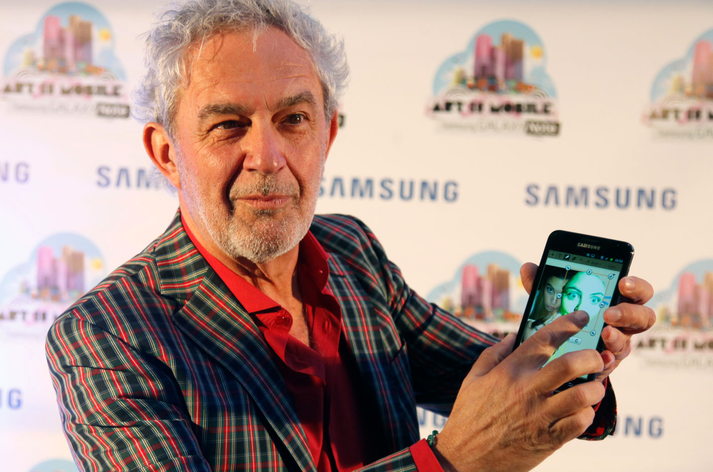 Lalo Mir en el Lanzamiento Art is Mobile